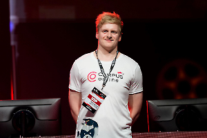 58VulkanLAN_20251024_195504__A748818_dunkellicht