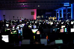 58VulkanLAN_20251024_200638__A748864_dunkellicht