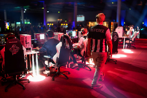 58VulkanLAN_20251025_183735__A749113_dunkellicht