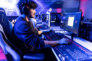 58VulkanLAN_20251025_201619_RY3A8411_dunkellicht