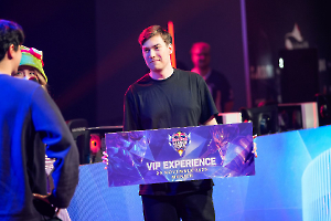 58VulkanLAN_20251025_210505__A749180_dunkellicht