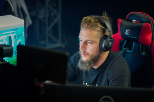 58VulkanLAN_20251025_215357__A749195_dunkellicht