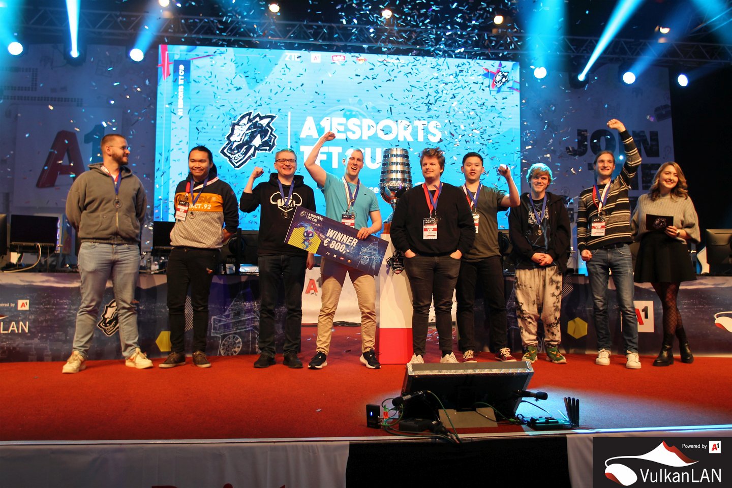 VulkanLAN2022 20221029 (c)dunkellicht photo 219 0164 Teilnehmer GamingSetup